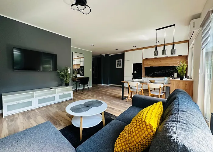 Debowa 8 Lesny Zakatek * Milicz